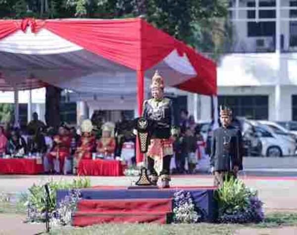 Gunakan Pakaian Adat dari Sulawesi, Bupati Jember Pimpin Upacara Harkitnas