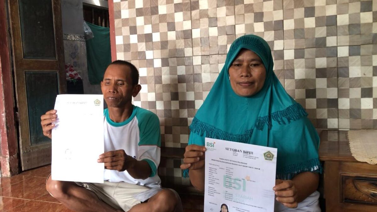 Khumaidi (48) dan Siti Fatimah (45), suami istri pemulung Calon Jamaah Haji asal Mojokerto. (Redaksi/kabarterdepan.com)