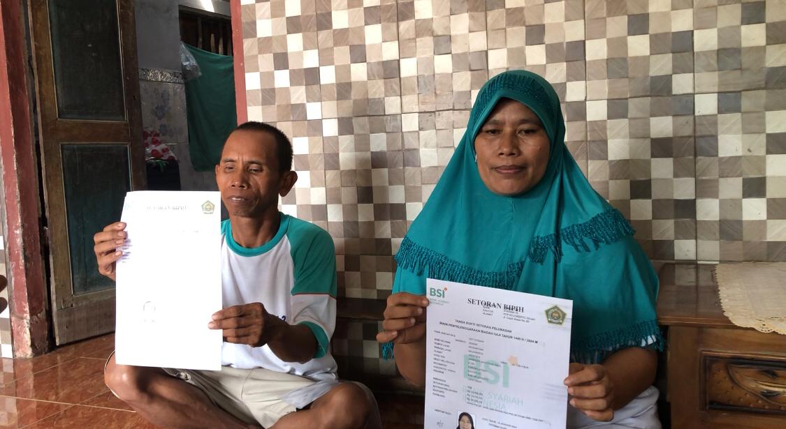 Khumaidi (48) dan Siti Fatimah (45), suami istri pemulung Calon Jamaah Haji asal Mojokerto. (Redaksi/kabarterdepan.com) 