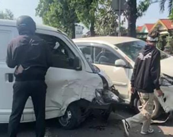 3 Mobil Terlibat Kecelakaan di Mojosari