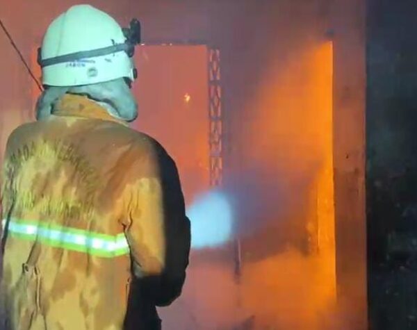 Rumah Warga Bangsal Mojokerto Ludes Diamuk Si Jago Merah