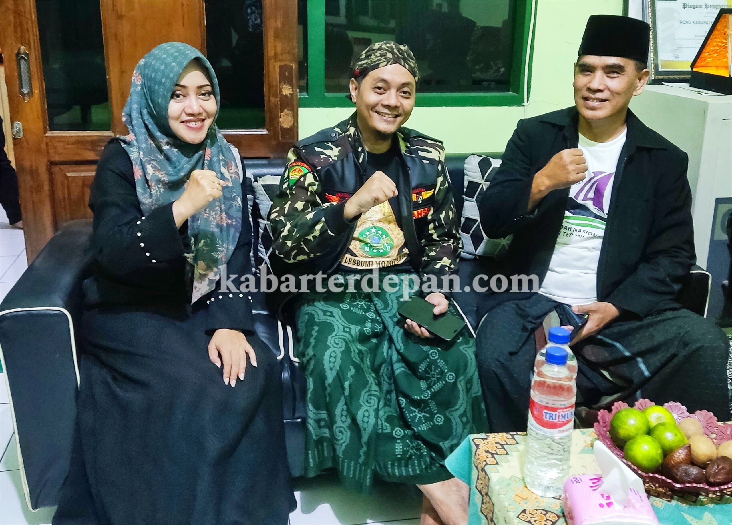 Bupati Ikfina bertemu Gus Dullah saat selesai acara Lesbumi PCNU Kabupaten Mojokerto (30/5/2024) malam