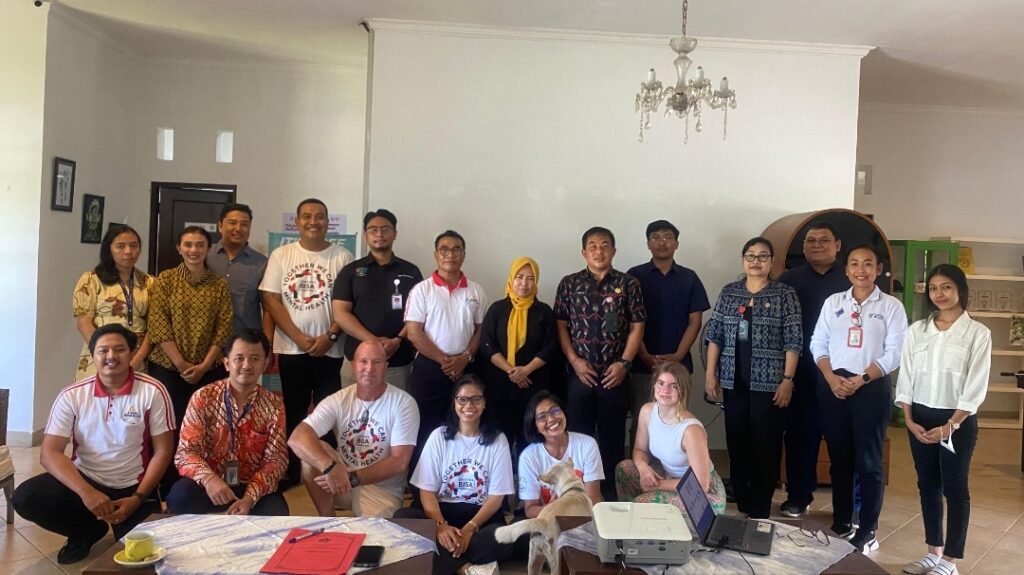 Tim Yayasan Bali Bersama Bisa yang siap membantu warga dalam bidang kesehatan mental. (Angga Wijaya/kabarterdepan.com) 