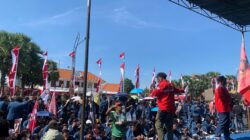 Demo May Day di Grahadi, Buruh Tuntut Cabut Omnibus Law