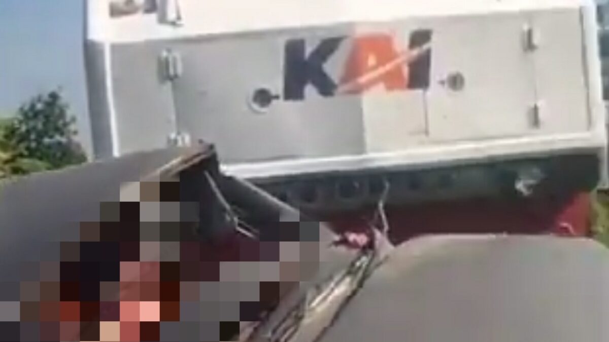 Kronologi Mobil Rombongan Bu Nyai Sidogiri Tertabrak Kereta Api di Pasuruan