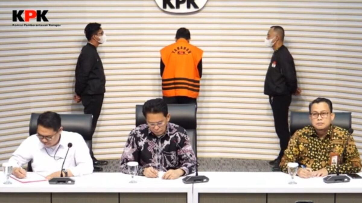 Gus Muhdlor memakai rompi Oranye resmi ditahan KPK, Selasa (7/5/2024). (Tangkapan layar YouTube KPK RI) 