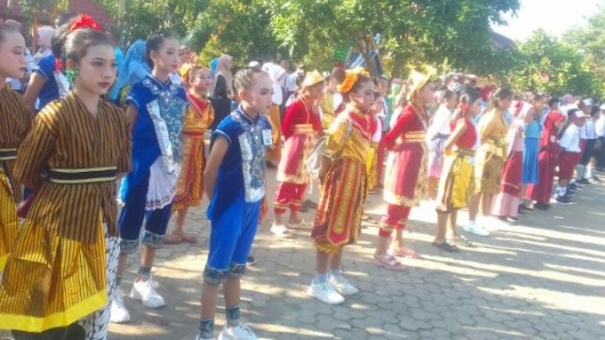 Para peserta Festival Seni Siswa Nasional se Kabupaten Jember. (Lana/kabarterdepan.com) 