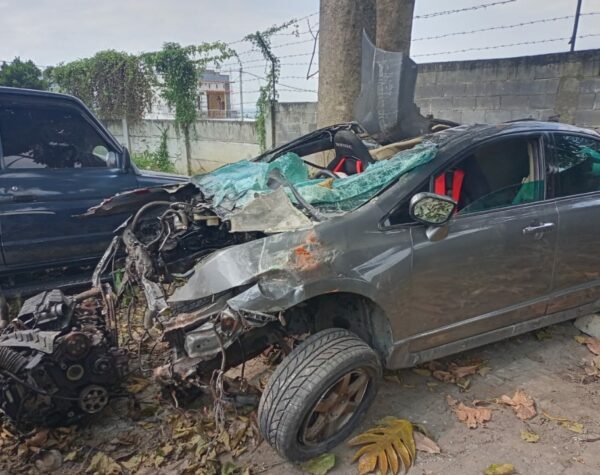 Wanita Pengemudi Mobil Sedan Tewas Usai Tabrak Rumah Warga Tlekung Kota Batu