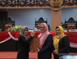 Bupati Mojokerto Hadiri Rapat Paripurna Penyampaian Laporan Penyampaian Pendapat Akhir terhadap 3 Raperda