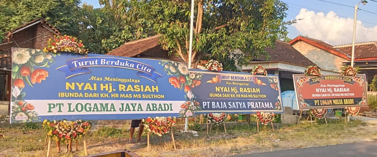 Berbagai karangan bunga ucapan turut berbelasungkawa/ berdukacita dari berbagai kalangan