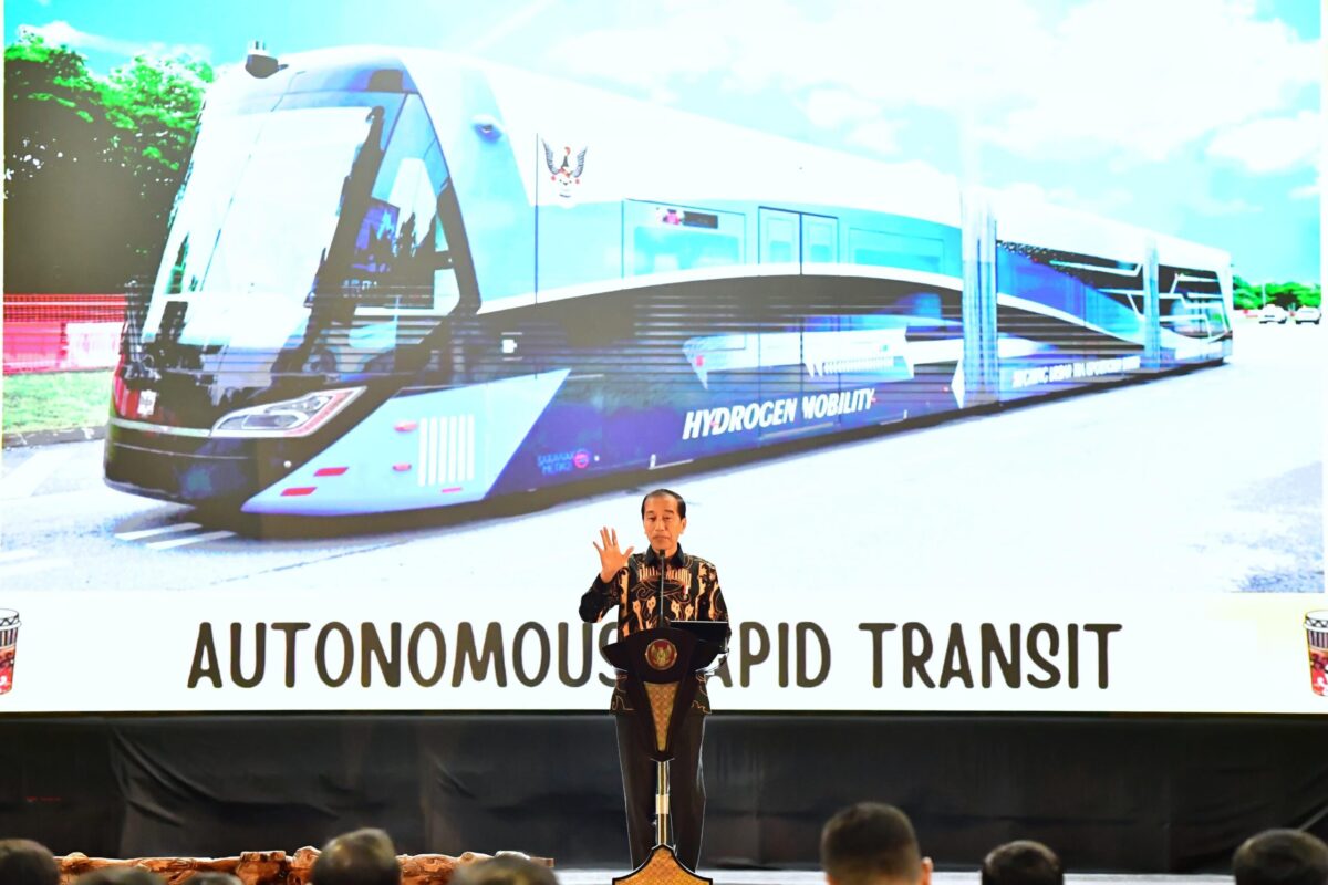 Presiden RI, Ir Joko Widodo saat memberikan sambutan dalam Pembukaan Rapat Kerja Nasional (Rakernas) Asosiasi Pemerintah Kota Seluruh Indonesia (APEKSI) XVII Tahun 2024 yang digelar di Balikpapan Sport and Convention Center, Kota Balikpapan, Provinsi Kalimantan Timur, pada Selasa, (4/6/2024) (Dok. Setneg)