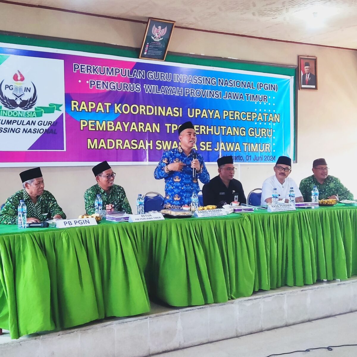 Najib Kuswanto, Kabid Pendma Kemenag Jatim saat memberikan paparan di hadapan pada guru PGIN, Sabtu (1/6/2024). (Alief Wahdana/kabarterdepan.com)