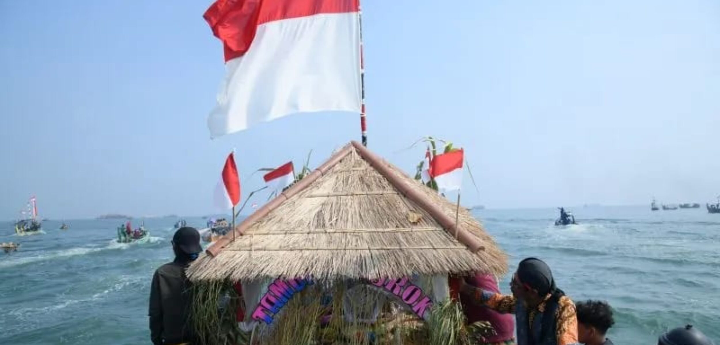 IMG 20240603 WA0030 1 Prosesi sedekah laut di tambaklorok Semarang. (Ahmad/kabarterdepan.com)