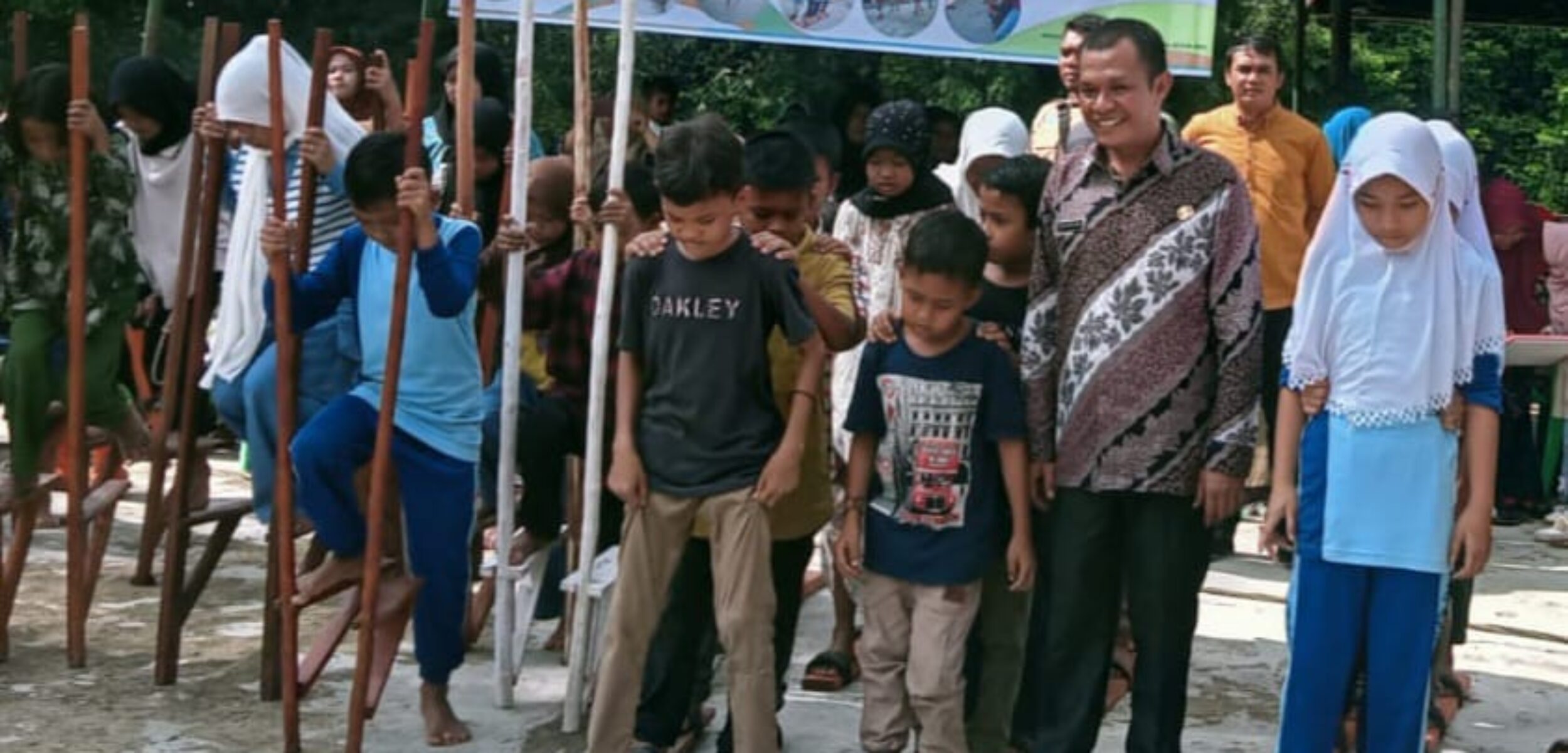 Festival permainan anak di Kecamatan Tambangan, Kabupaten Mandailing Natal. (Suhartono/kabarterdepan.com)