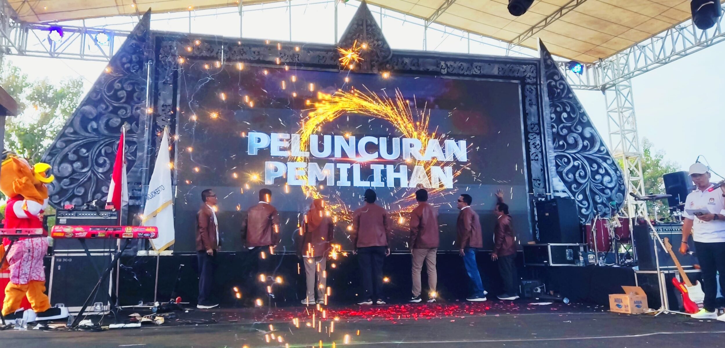 Launching Pilkada Kabupaten Mojokerto yang digelar KPU, Sabtu (8/6/2024). (Alief Wahdana/kabarterdepan.com)