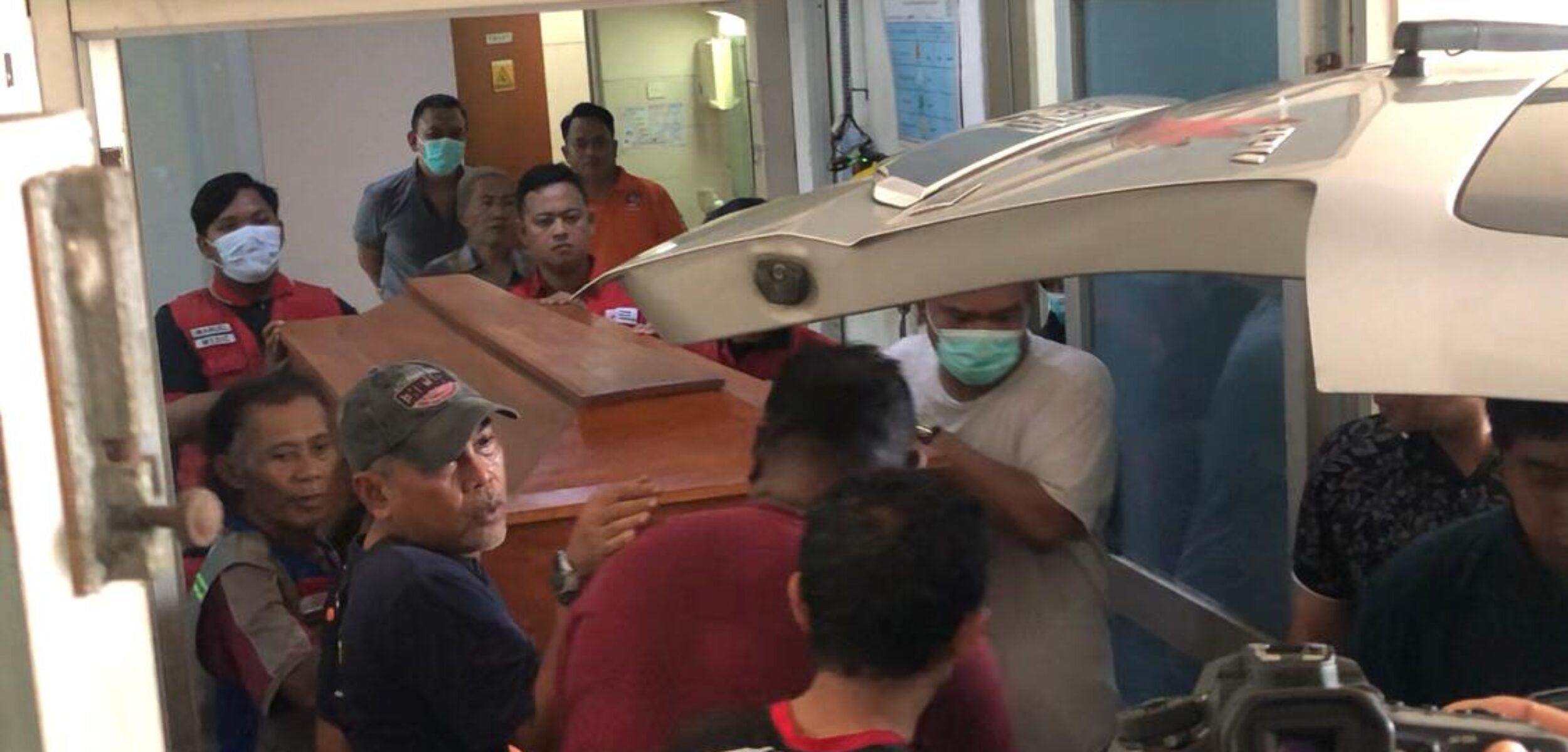 Jenazah korban saat hendak dibawa ke rumah duka di Jombang. (Redaksi/kabarterdepan.com)