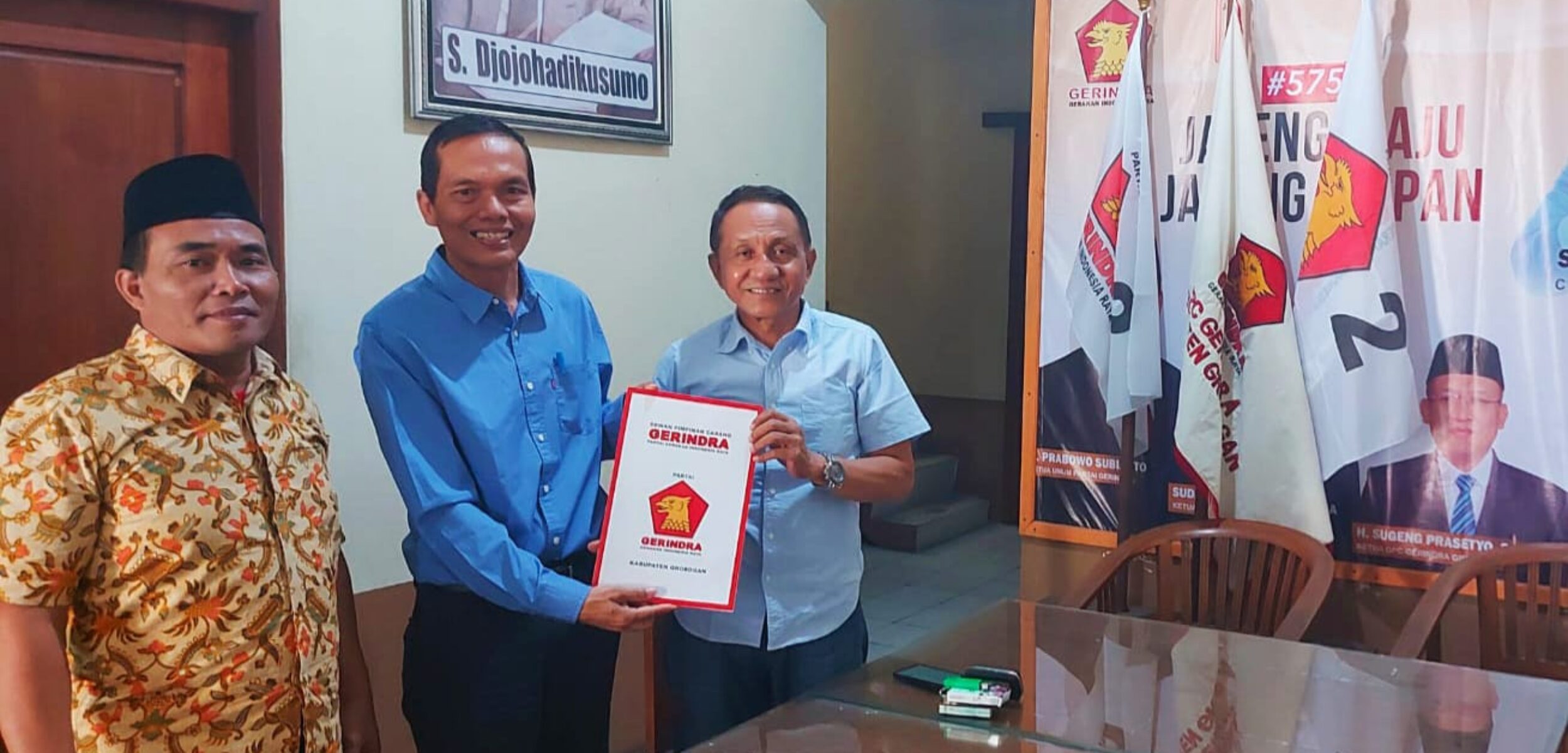 Mantan Kadinas Pendidikan dan Ketua PGRI Amin Hidayat resmi mendaftarkan diri sebagai Bacabub di DPC Gerindra Grobogan (masrikin/kabarterdepan.com)