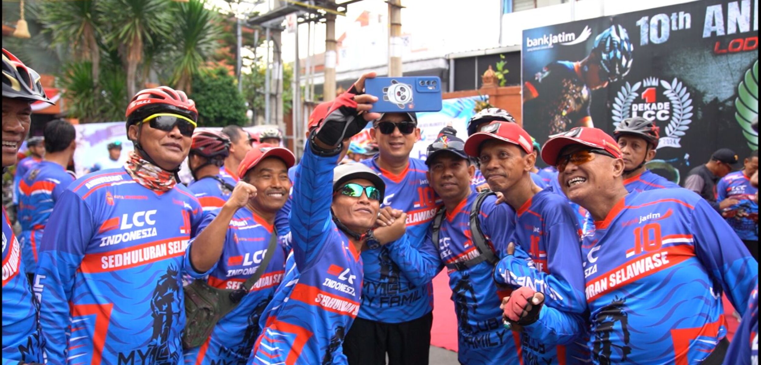 Keseruan peserta gowes LCC Indonesia. (Forkopim for kabarterdepan.com) 