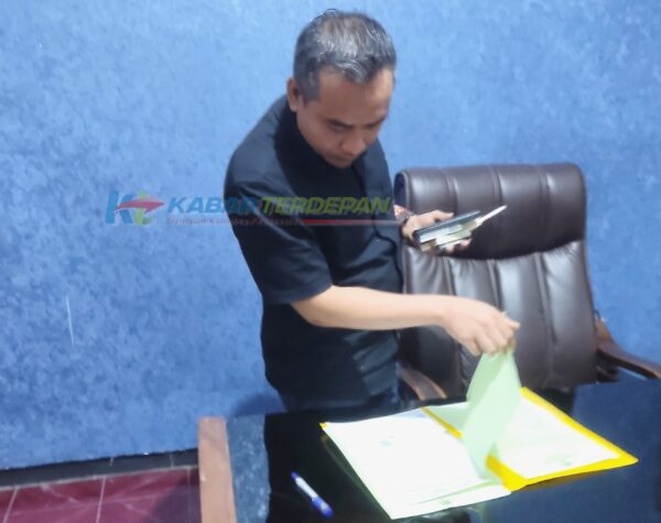 Dua Versi Ketua KPU Kabupaten Mojokerto, Begini Faktanya