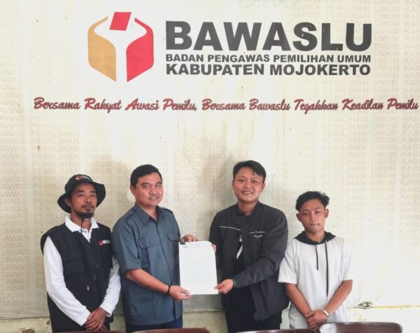 Diduga Terlibat di Pengurus Partai, Komisioner KPU Kabupaten Mojokerto Dilaporkan ke Bawaslu