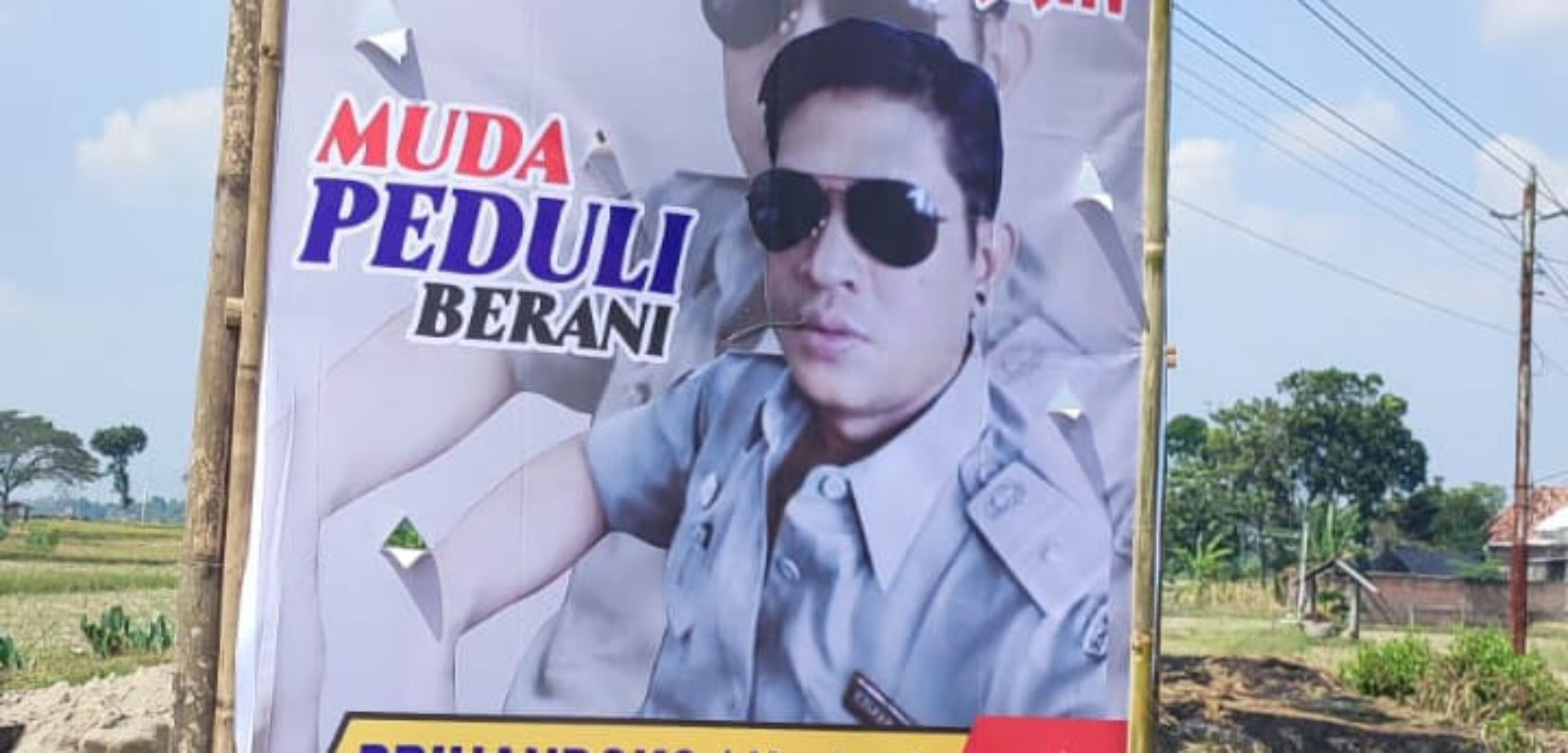 Baliho Prihandoko ( Hanjus ) tersebar di sejumlah wilayah Sragen, bertuliskan " wes wayahe lor Bengawan,"(sudah saatnya utara Bengawan) ( masrikin/kabarterdepan.com)