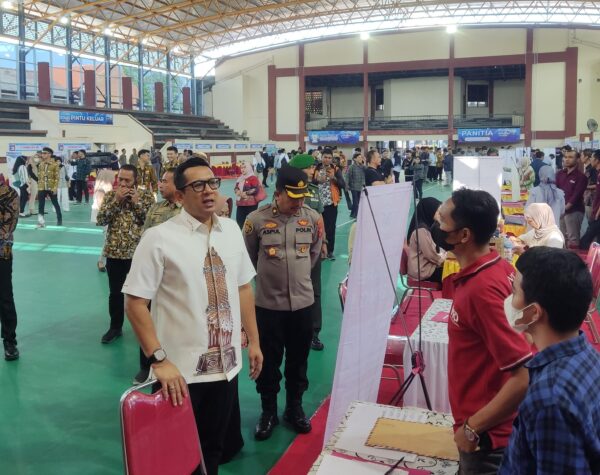 Ribuan Pencari Kerja Padati Job Fair 2024 Pemkot Mojokerto, Ada Pendaftar Usia 52 Tahun