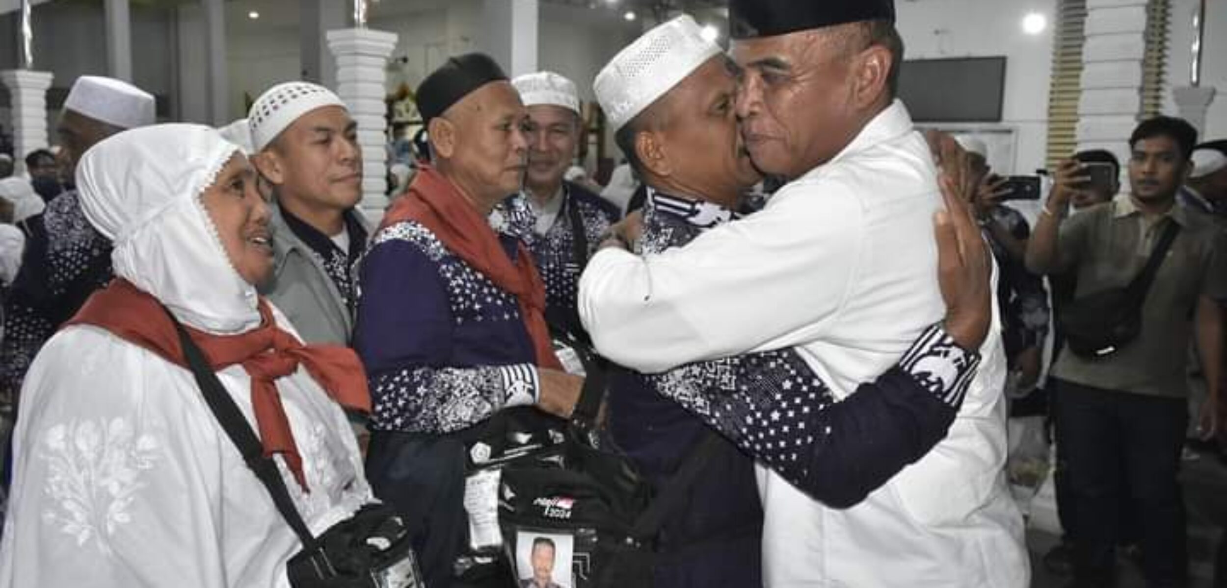 Jemaah haji asal Madina tiba di tanah air, Kamis (27/6/2024). (Suhartono/kabarterdepan.com)