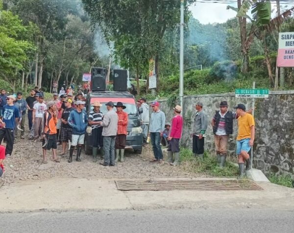 Ratusan Warga Sumberejo Kota Batu Berkumpul, Tolak Rencana Eksekusi Tanah Makam dan Lapangan Sepak Bola