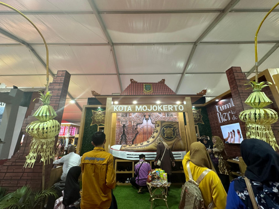 Stand Kota Mojokerto diserbu peserta APEKSI 2024 di Balikpapan (Diskopukmperindag Kota Mojokerto)