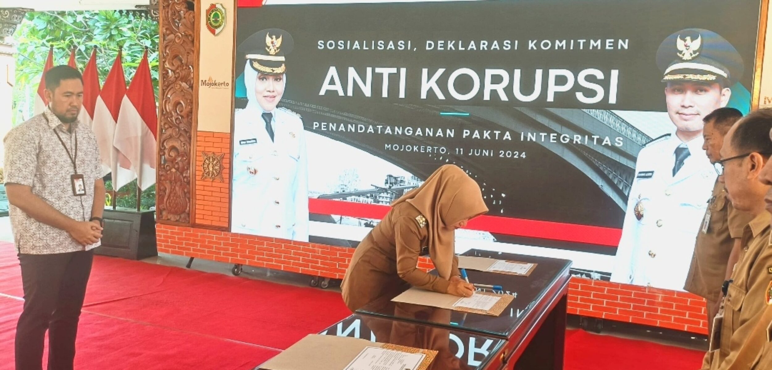 Pemkab Mojokerto Tandatangani Pakta Integritas Dihadapan KPK, Untuk Jalankan Pemerintahan yang Bersih