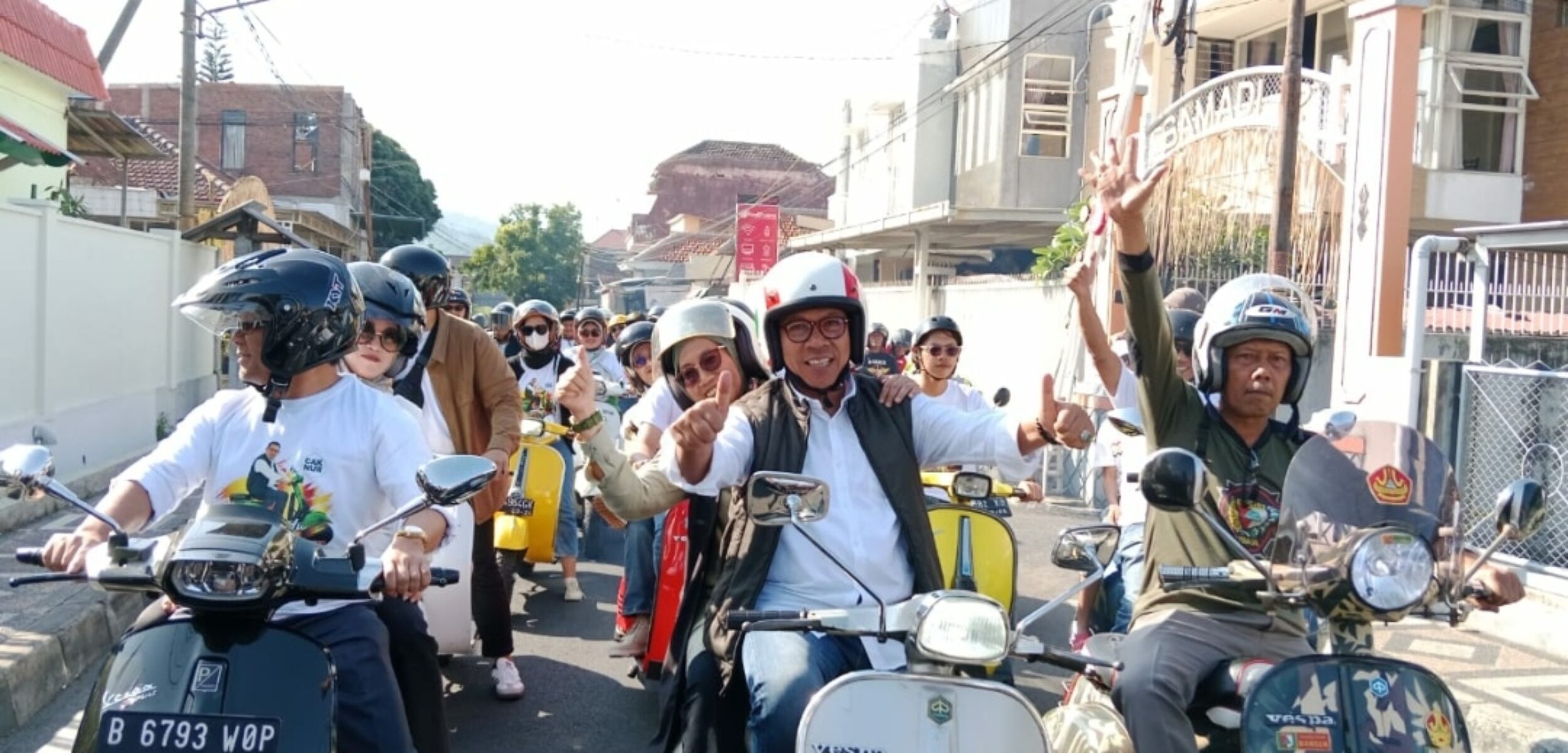 Cak Nur Naik Vespa Kembalikan Berkas Pendaftaran Bacawali Kota Batu  ke Kantor PKB