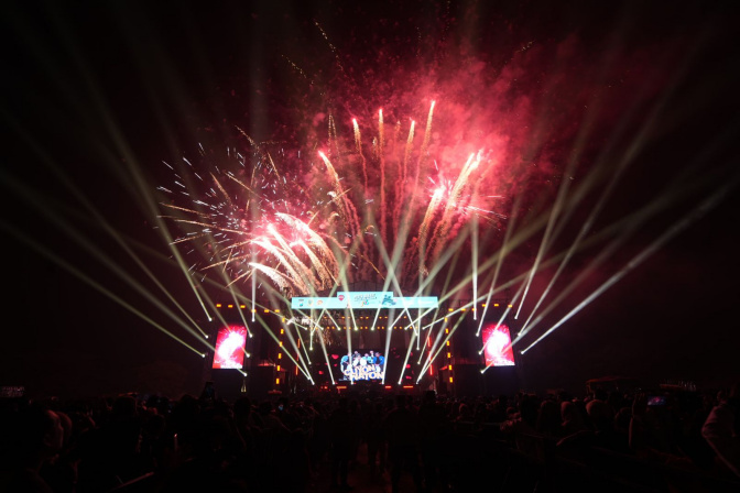 Kembang Api dan kemeriahan lighting Pesta Rakyat Hari Jadi ke-106 Kota Mojokerto 