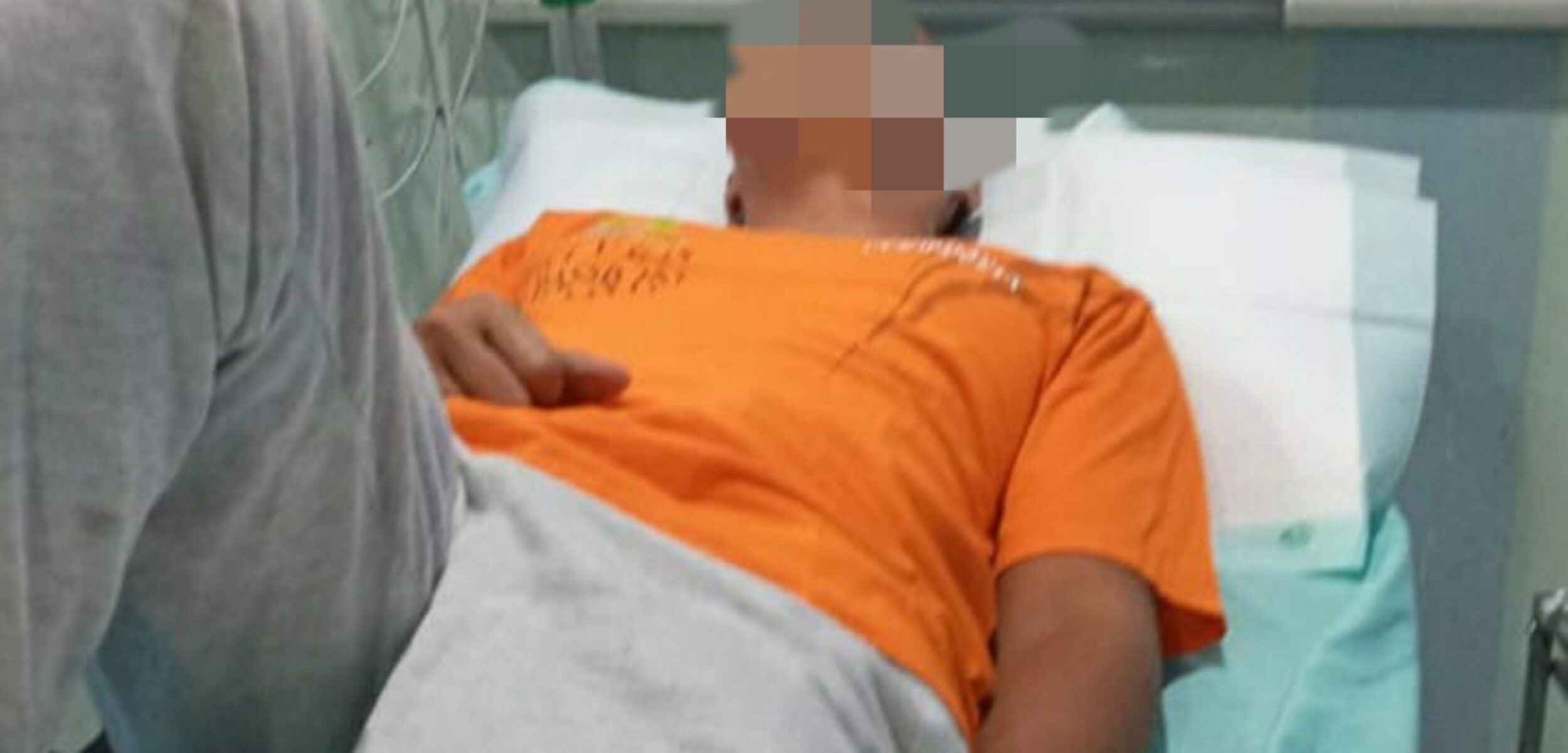 Salah seorang pekerja TPA Tlekung, Andika Agus Saputra, yang mengalami luka bakar di pipi. (Yan/kabarterdepan.com) 