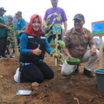 Bupati Mojokerto Bersama PT SAI Tanam Ratusan Pohon