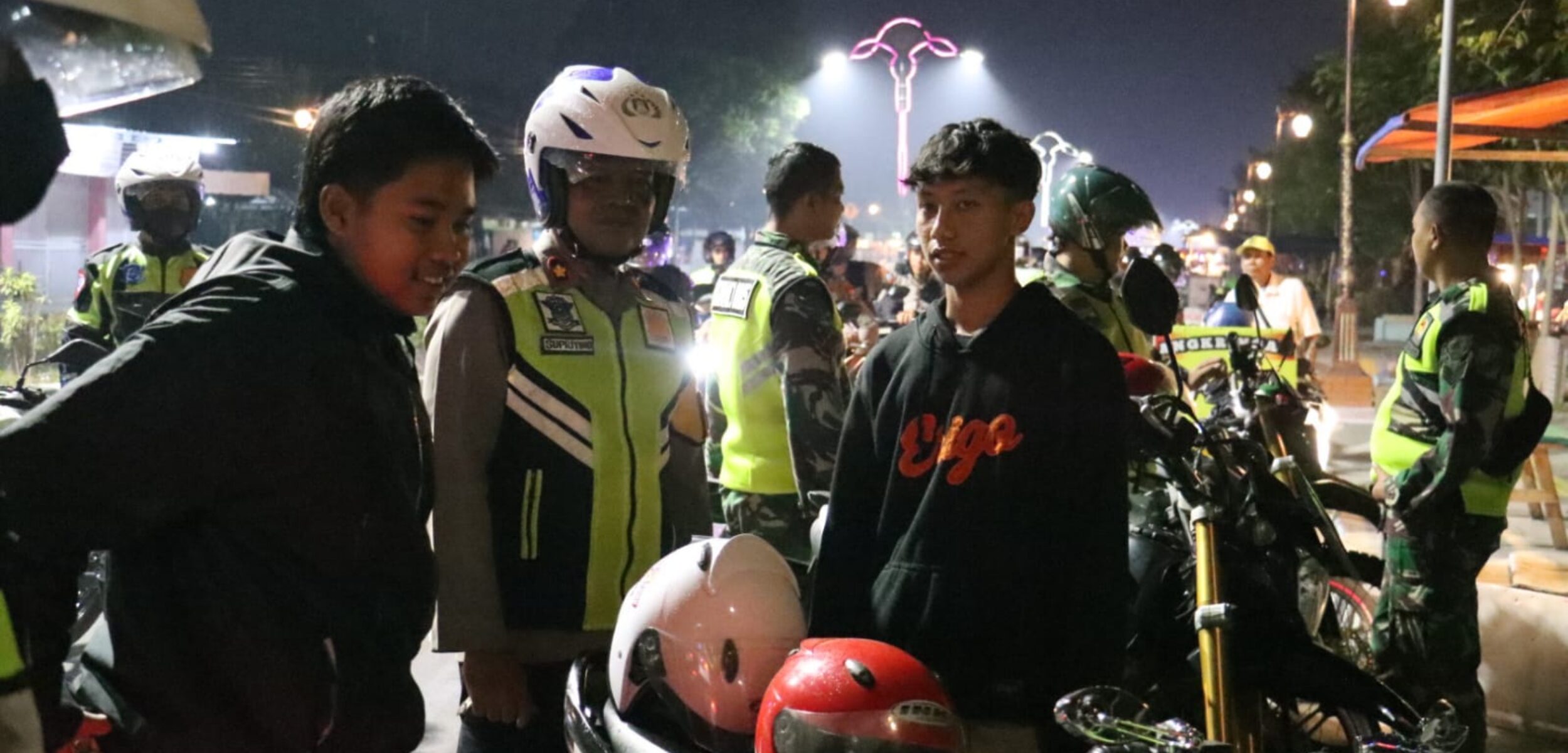150 Personel Gabungan Patroli Skala Besar di Kota Mojokerto, Sasar Warung dan Tongkrongan Anak Muda