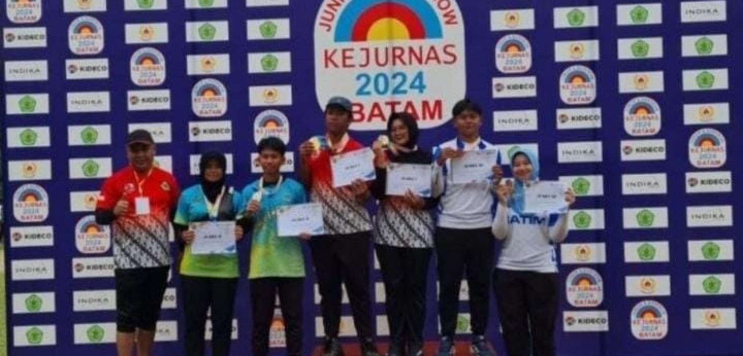 Atlet Panahan asal Jember yang mengharumkan Jawa Timur di Kejurnas Panahan di Batam. (Lana/kabarterdepan.com)