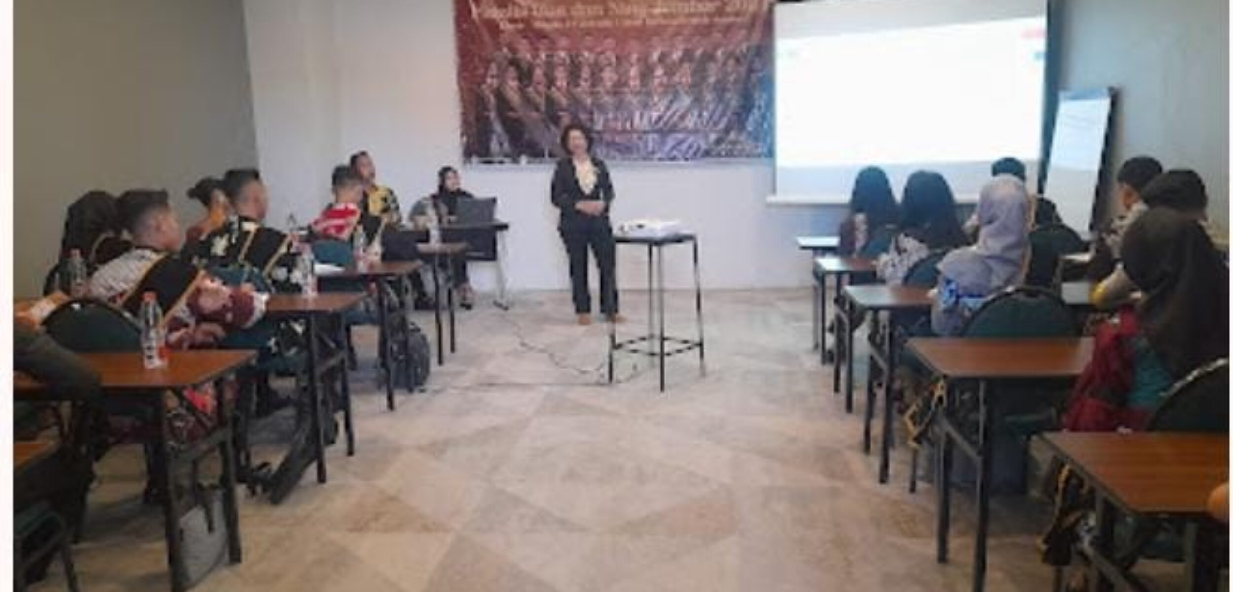 Pembekalan finalis Gus dan Ning Jember. (Lana/kabarterdepan.com)