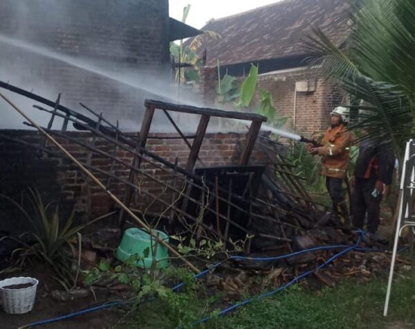 Rumah Produksi Kerupuk di Mojokerto Terbakar, Begini Kondisi Pemilik dan Karyawannya