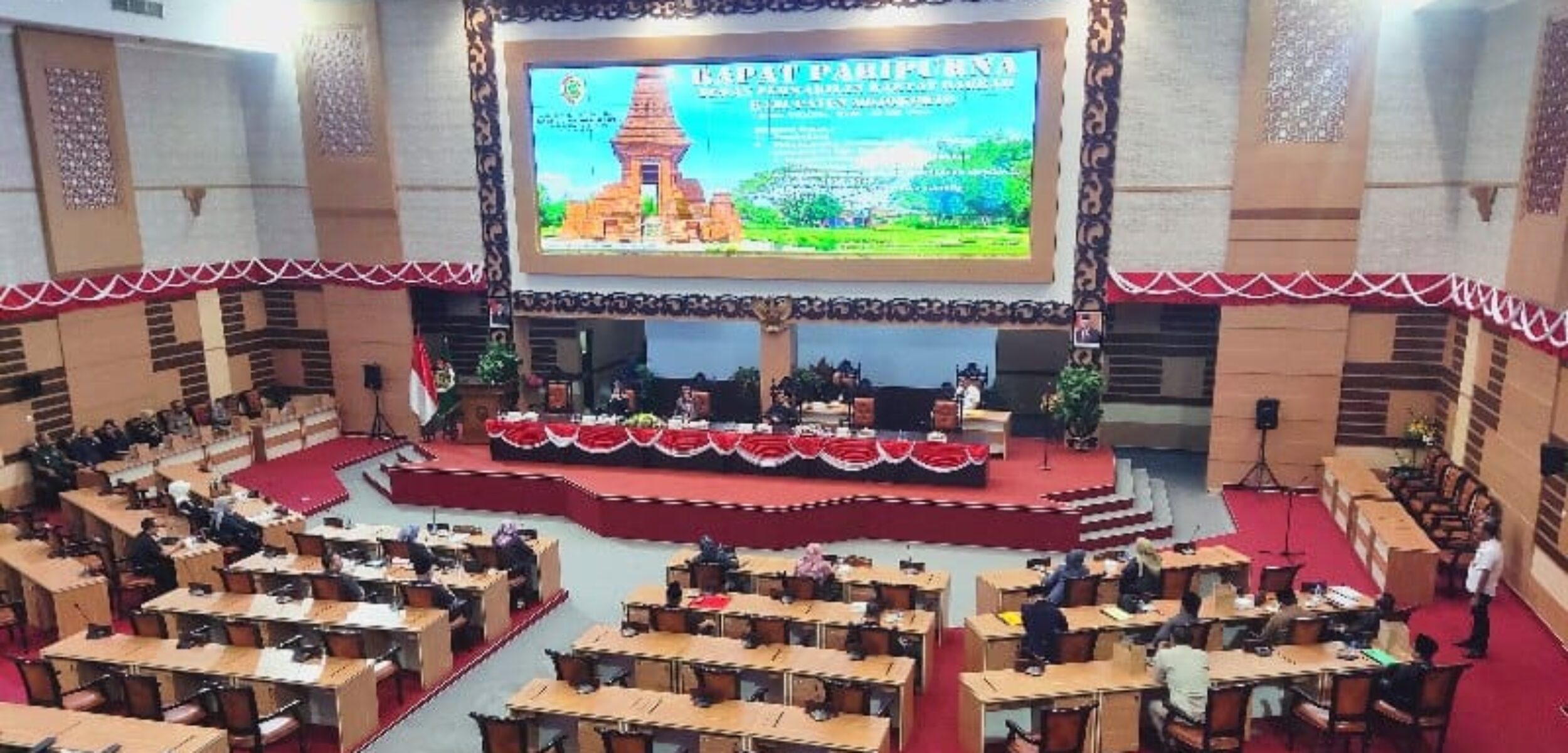 Anggota DPRD Kabupaten Mojokerto saat Rapat Paripurna