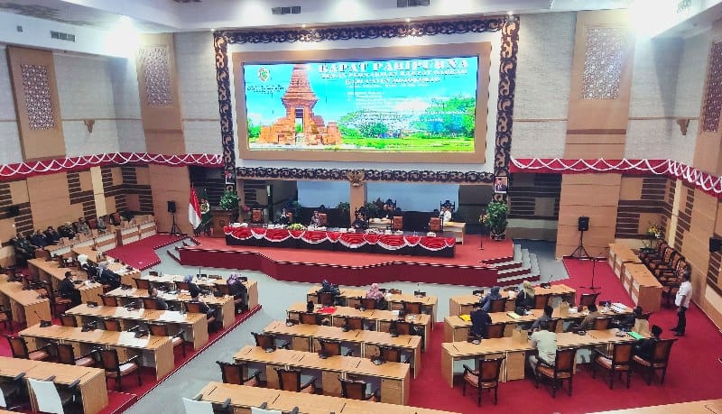 Anggota DPRD Kabupaten Mojokerto saat Rapat Paripurna