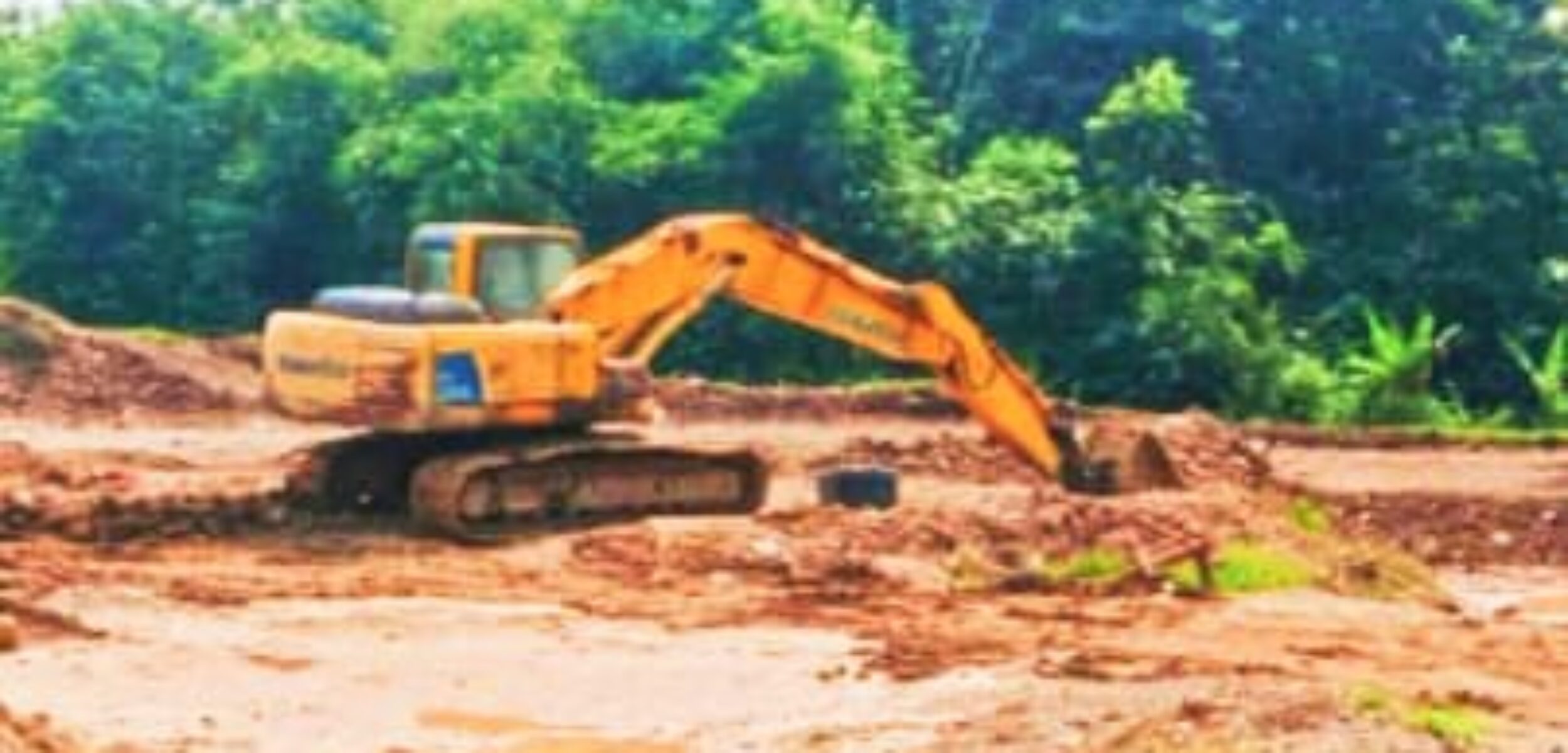 Alat berat jenis eksavator yang digunakan pemerataan salah satu lahan pertanian di Sragen. (Masrikin/kabarterdepan.com)