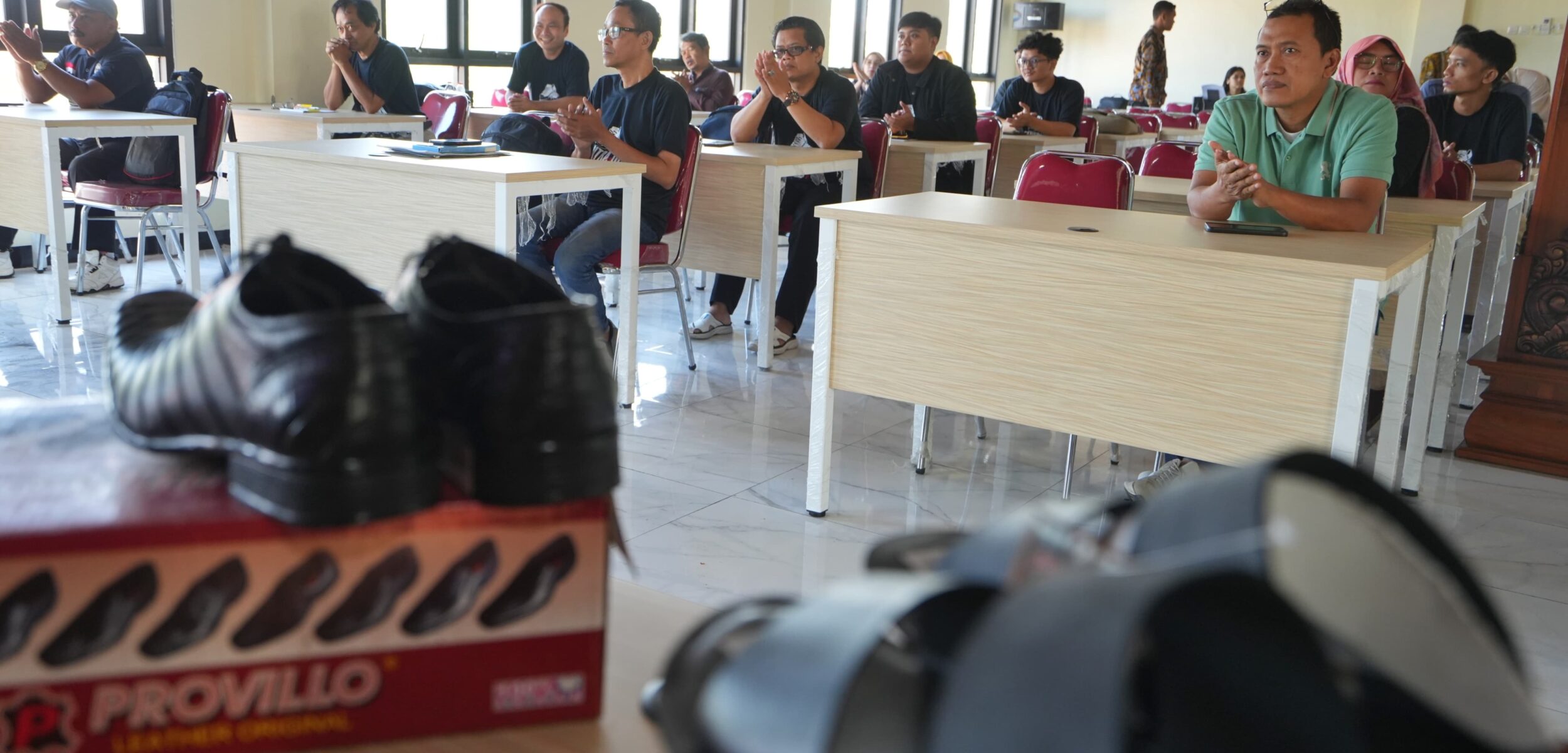 Para pelaku usaha alas kaki di Kota Mojokerto antusias mengikuti pelatihan. (Diskominfo Kota Mojokerto for kabarterdepan.com)