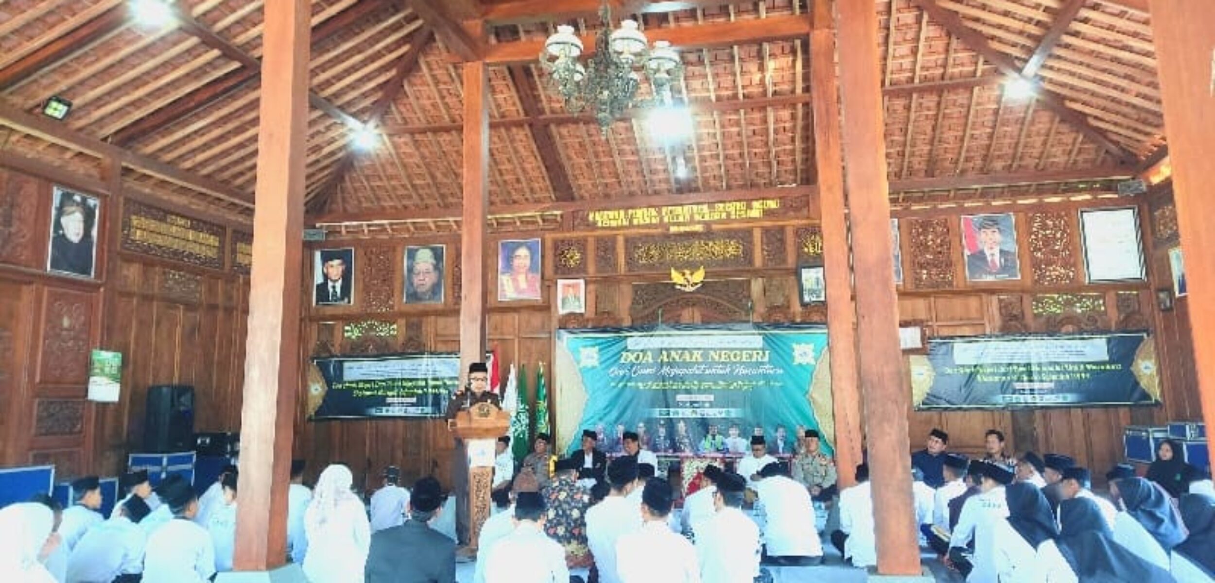 Kegiatan sosial percepatan penurunan stunting BKKBN RI di Ponpes Segoro Agung Mojokerto, Selasa (16/7/2024). (Alief Wahdana/kabarterdepan.com)