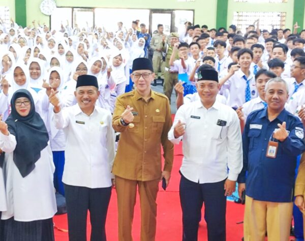 Kegiatan MPLS, Wabup Jember Sosialisasi Edukasi Gizi pada Siswa SMA dan SMK