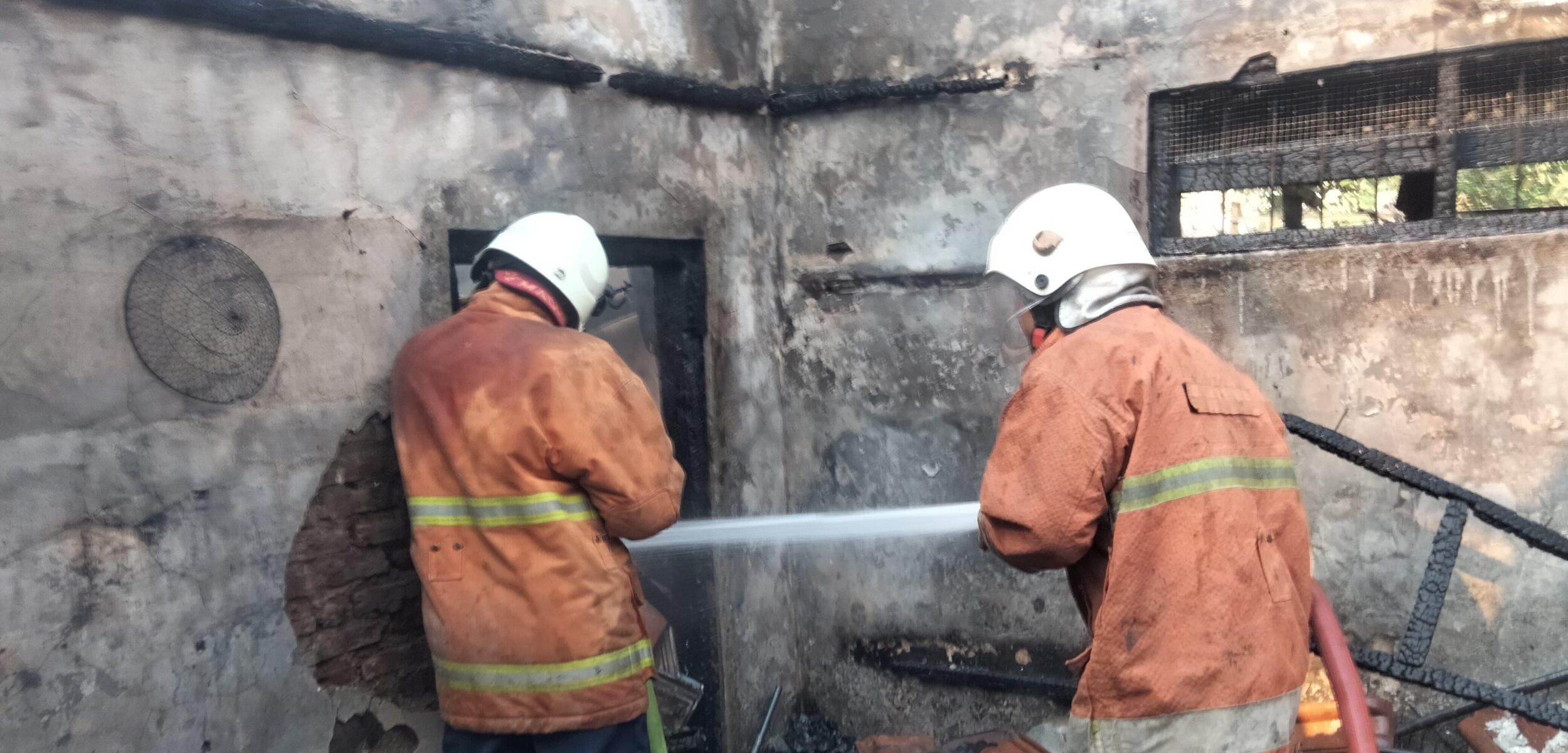 Lupa Matikan Kompor, Rumah di Mojokerto Ludes Terbakar