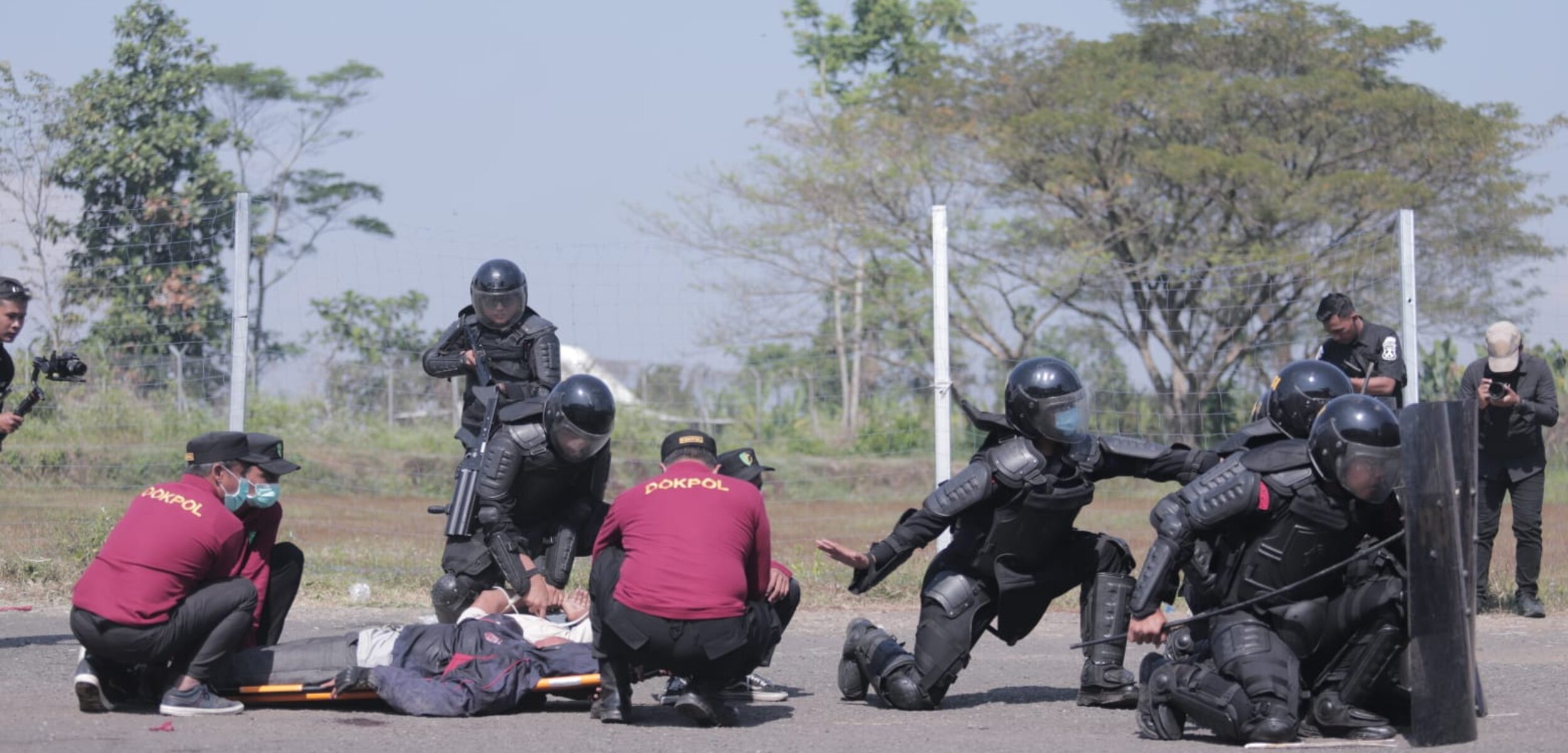 Simulasi pengamanan Pilkada di Jember, Kamis (18/7/2024). (Lana/kabarterdepan.com)