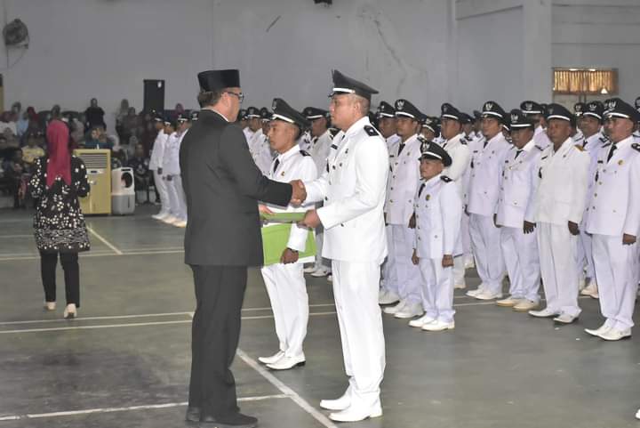 Ratusan kades se-Kabupaten Madina saat menerima SK Perpanjangan masa jabatan, Kamis (18/7/2024). (Suhartono/kabarterdepan.com) 