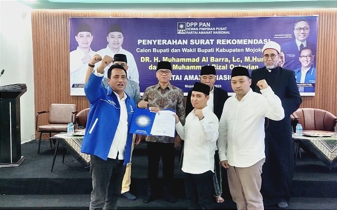 Prosesi seremonial penyerahan Surat Keputusan rekomendasi PAN kepada Gus Barra - dr. Rizal