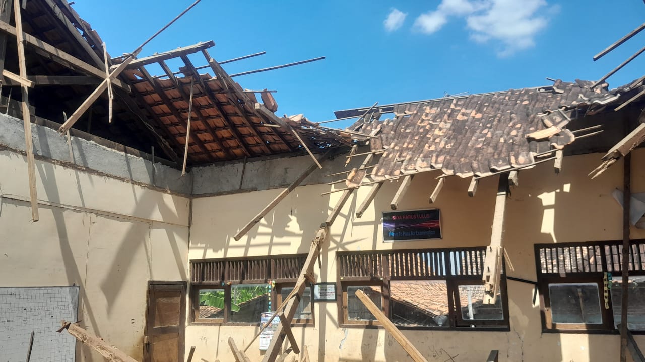 Kondisibkerusakan salah satu ruangan divSDN 1 Gedangan, Kecamatan Wirosari, kabupaten Grobogan. (Masrikin/kabarterdepan.com) 