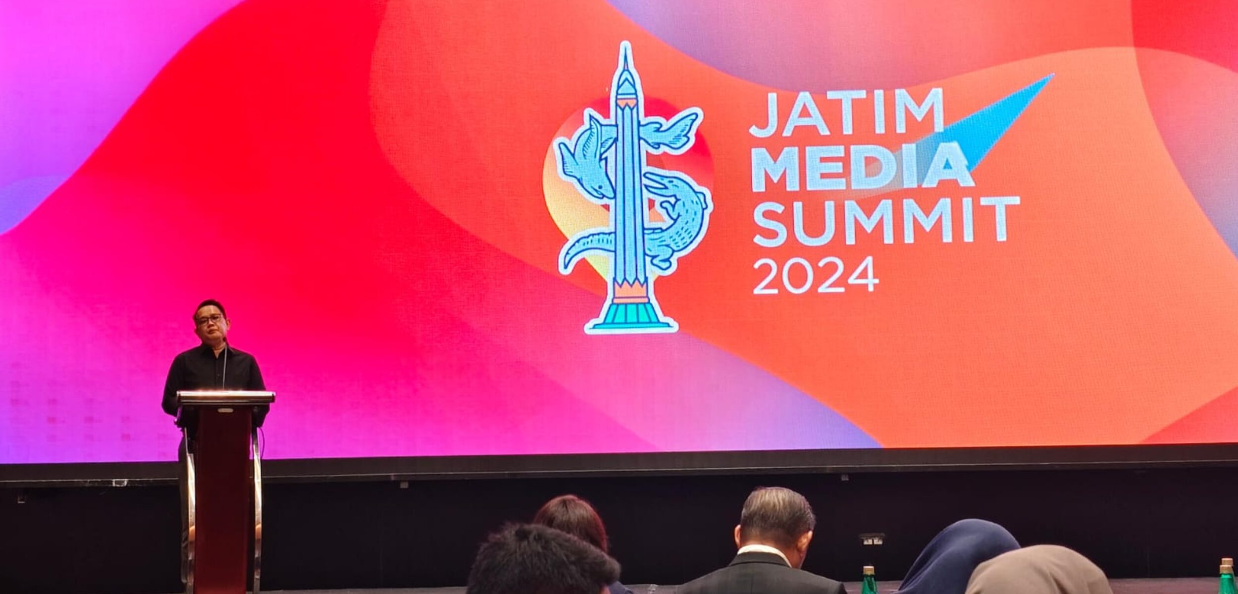 Pj Gubernur Jatim, Adhy Karyono memberikan sambutan dalam Jatim Media Summit 2024 di Whiz Luxe Hotel Spazio Surabaya, Kamis (25/7/2024) (Andy / Kabarterdepan.com)